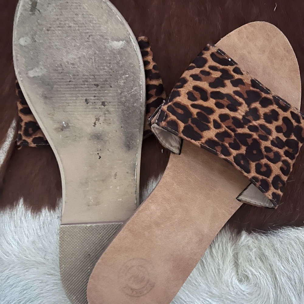Leopard Slider Sandals - Picture 4 of 5